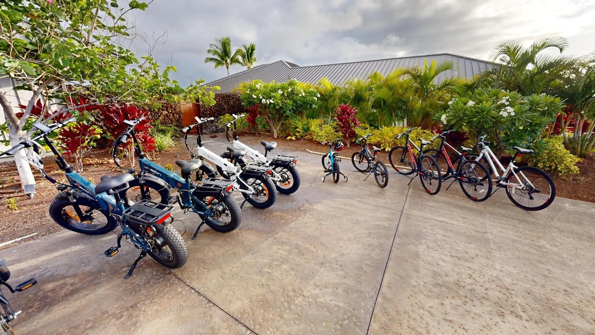 Aloha Spirit Ainamalu 4Br Home With Outdoor Living Room And Pool Waikoloa 0*,